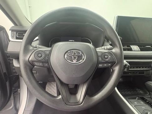 Used 2025 Toyota RAV4 XLE AWD/4WD image 15