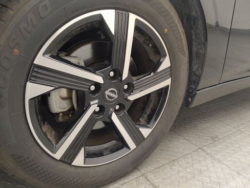 Used 2024 Nissan Sentra SV FWD image 31