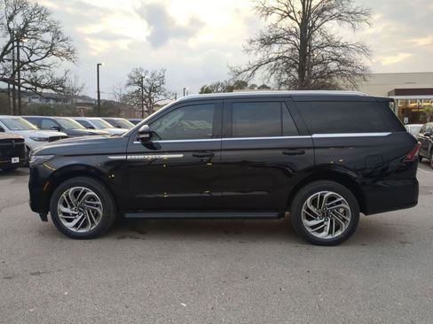 New 2026 Lincoln Navigator Premiere image 6