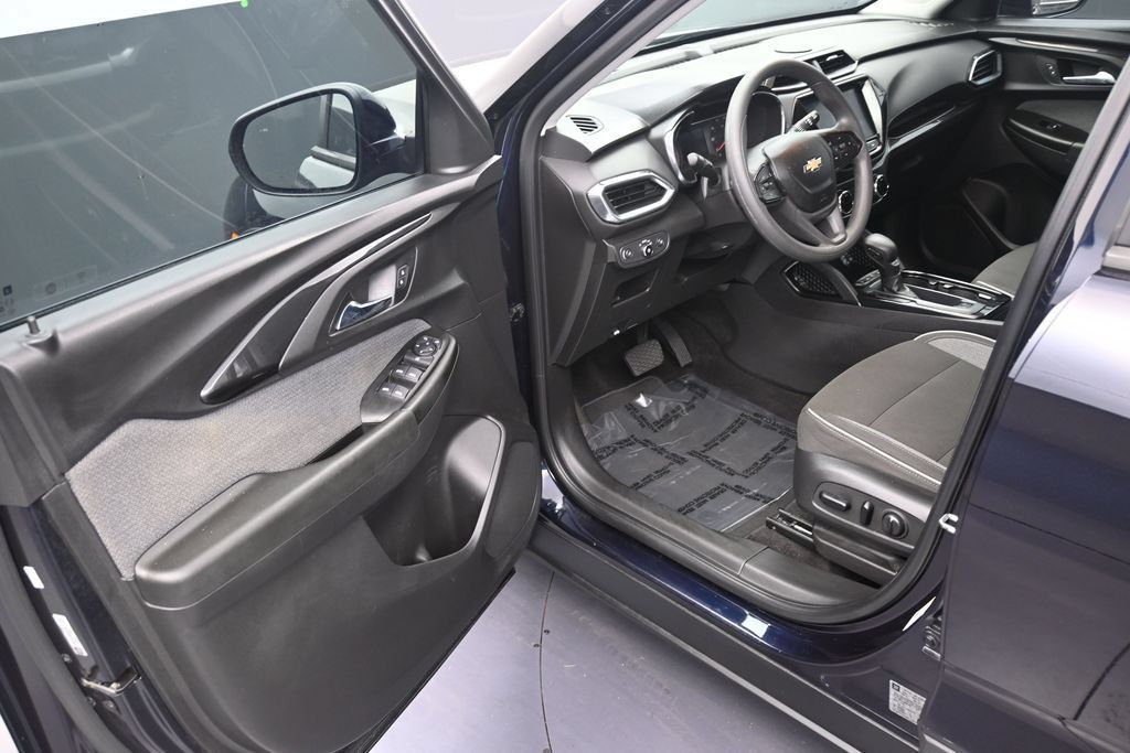 Used 2021 Chevrolet TrailBlazer LT w/ Convenience Package FWD image 10
