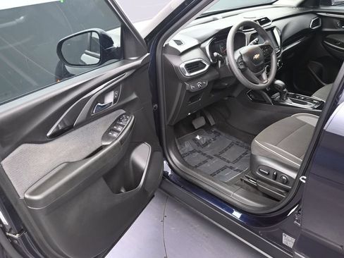 Used 2021 Chevrolet TrailBlazer LT w/ Convenience Package FWD image 10