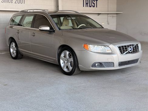 Used 2010 Volvo V70 FWD image 3