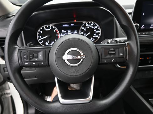 Used 2024 Nissan Rogue S AWD/4WD image 14