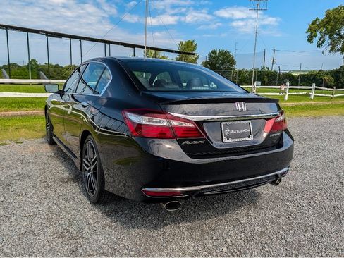 Used 2017 Honda Accord Sport image 8