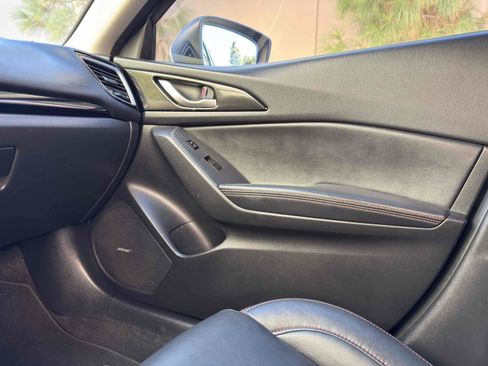 Used 2015 MAZDA MAZDA3 i Grand Touring image 23