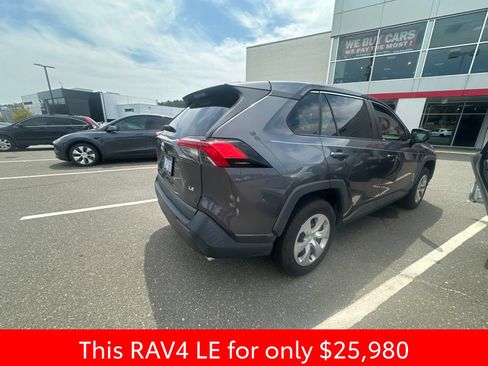 Used 2022 Toyota RAV4 LE FWD image 10
