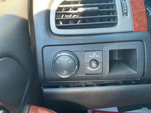 Used 2012 Chevrolet Avalanche LS image 31