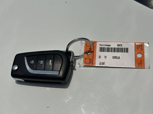 Used 2022 Toyota Corolla LE FWD image 36