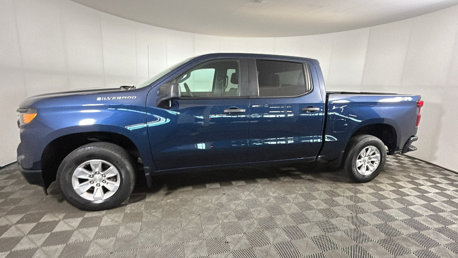 Used 2022 Chevrolet Silverado 1500 W/T w/ WT Value Package AWD/4WD image 6