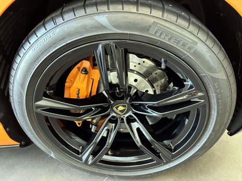 Used 2021 Lamborghini Huracan EVO RWD image 44