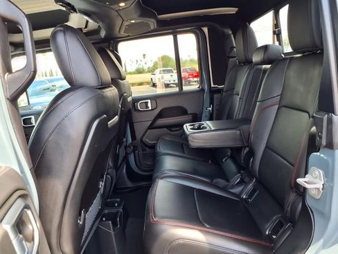 Used 2024 Jeep Gladiator Rubicon w/ Technology Group AWD/4WD image 23