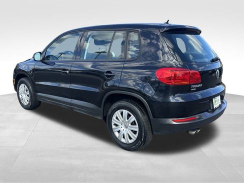 Used 2017 Volkswagen Tiguan S image 6