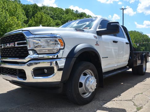Used 2024 RAM 4500 SLT w/ Quick Order Package 2YG SLT AWD/4WD image 3
