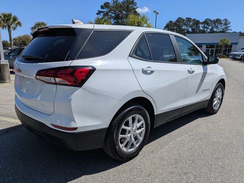Used 2024 Chevrolet Equinox LS w/ LS Convenience Package image 4
