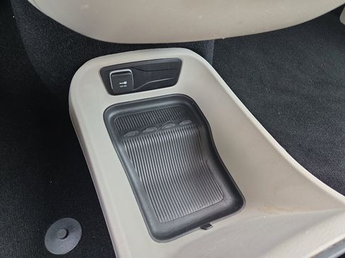 Used 2023 Chrysler Pacifica Touring-L FWD image 17