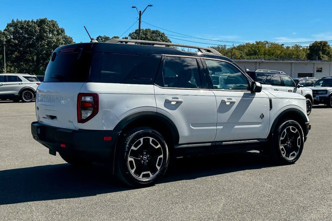 Used 2023 Ford Bronco Sport Outer Banks w/ Tech Package AWD/4WD image 3