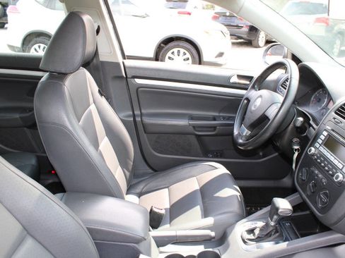 Used 2009 Volkswagen Jetta SE FWD image 11
