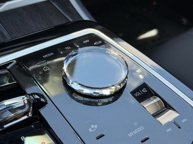 Used 2026 BMW 750e xDrive AWD/4WD image 26