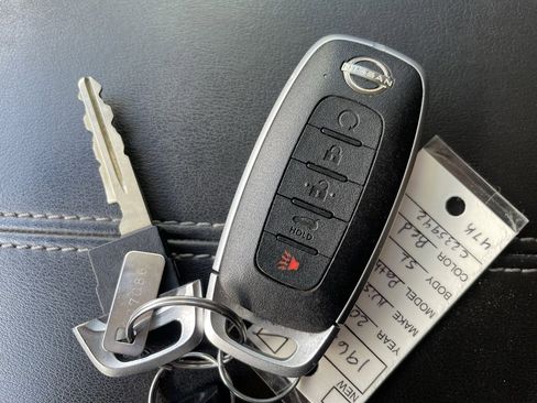 Certified 2023 Nissan Pathfinder SL w/ Black Appearance Package image 19