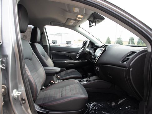Used 2026 Mitsubishi Outlander Sport SE AWD/4WD image 12