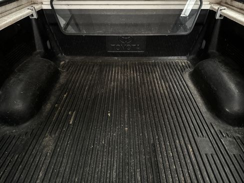 Used 2012 Toyota Tundra 4x4 CrewMax w/ SR5 Pkg image 14