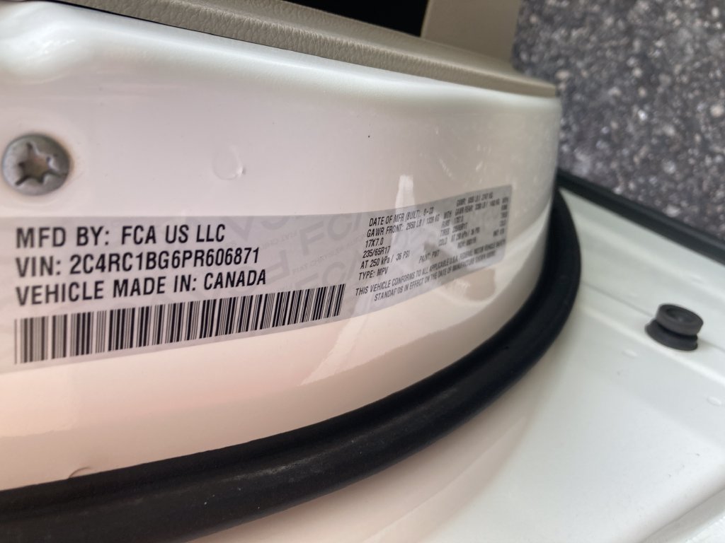 Used 2023 Chrysler Pacifica Touring-L FWD image 37
