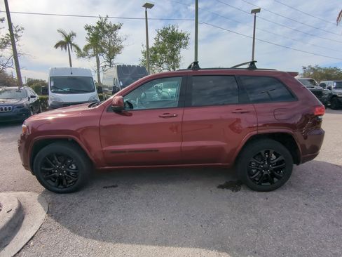 Used 2022 Jeep Grand Cherokee Laredo X image 8