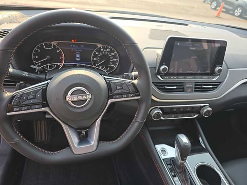 Used 2025 Nissan Altima 2.5 SR AWD/4WD image 12