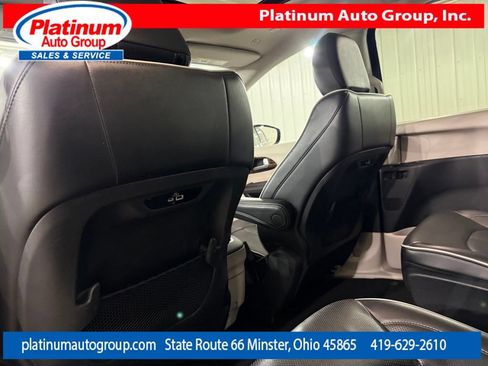 Used 2023 Chrysler Pacifica Limited FWD image 29