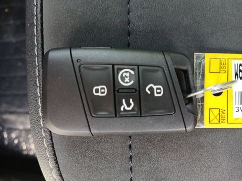 New 2026 Volkswagen Taos SE AWD/4WD image 28