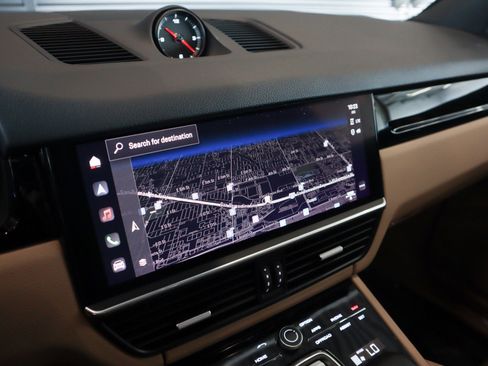 Certified 2023 Porsche Cayenne w/ Premium Package AWD/4WD image 20