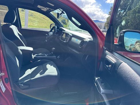 Used 2016 Toyota Tacoma TRD Off-Road AWD/4WD image 27