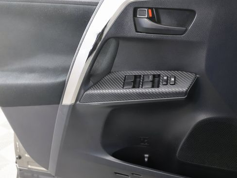 Used 2013 Toyota RAV4 XLE image 26