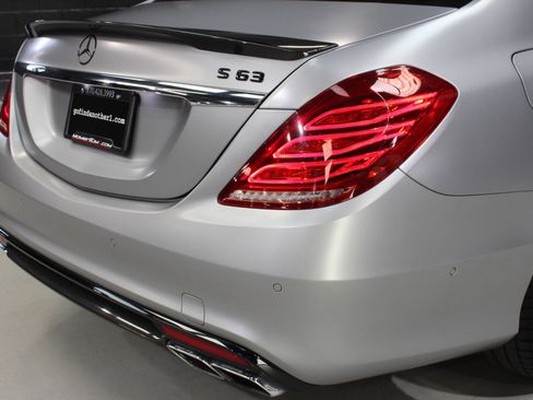 Used 2017 Mercedes-Benz S 63 AMG AMG S 63 Carbon Fiber Exterior w/ Carbon Fiber Exterior Package image 16