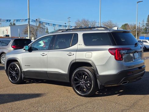 Used 2023 GMC Acadia SLT w/ Elevation Edition image 32