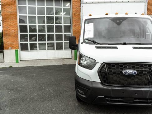 Used 2022 Ford Transit 350 DRW RWD image 22
