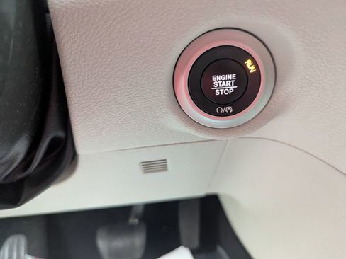 Used 2023 Chrysler Pacifica Touring-L FWD image 21