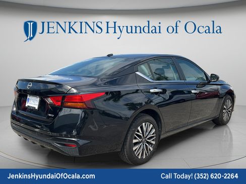 Used 2025 Nissan Altima 2.5 SV AWD/4WD image 3