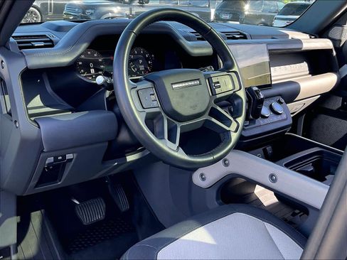 Used 2023 Land Rover Defender 130 X-Dynamic SE image 16