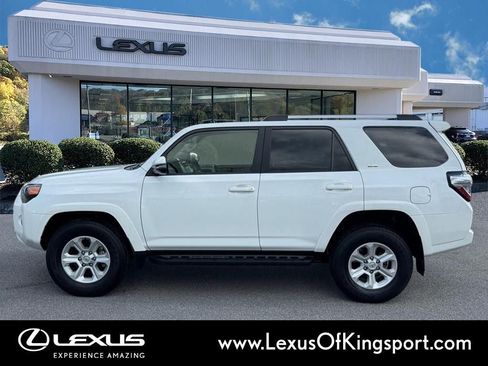Used 2024 Toyota 4Runner SR5 Premium w/ Moonroof Package AWD/4WD image 2