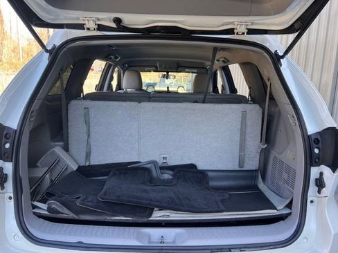 Used 2016 Toyota Highlander LE AWD/4WD image 24