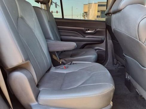 Used 2024 Toyota Grand Highlander Platinum image 33