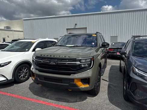 Used 2025 Ford Expedition Tremor AWD/4WD image 1
