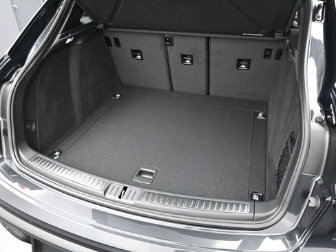 Certified 2025 Porsche Macan AWD/4WD image 33