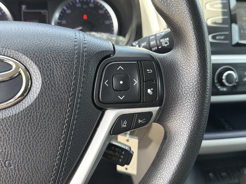 Used 2019 Toyota Highlander LE FWD image 26