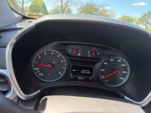 Used 2018 Chevrolet Equinox LT image 22