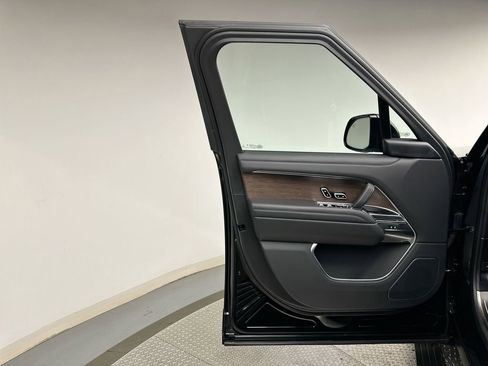 Used 2025 Land Rover Range Rover SE AWD/4WD image 21