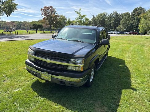 Used 2004 Chevrolet Avalanche 4x4 image 4