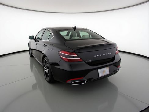 Used 2025 Genesis G70 2.5T image 6