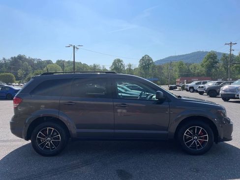Used 2018 Dodge Journey SE w/ Blacktop Package FWD image 9